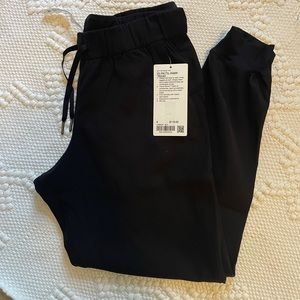 NWT Lululemon On the Fly Woven Jogger